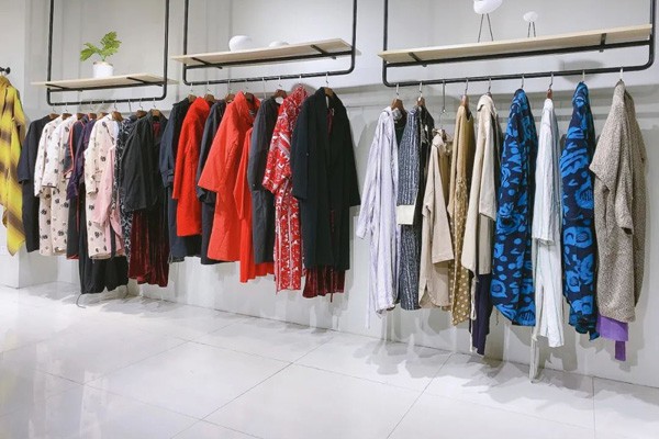 紫布语女装店铺展示