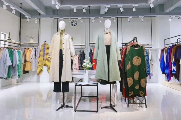 紫布语女装店铺展示