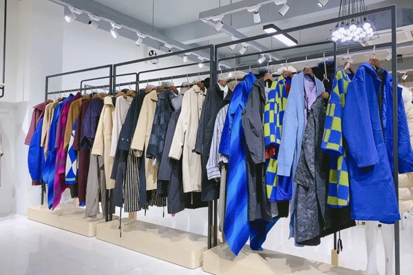 紫布语女装店铺展示