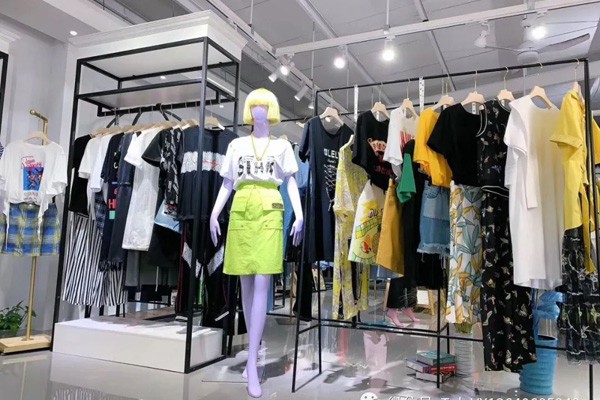 达拉达女装店铺展示