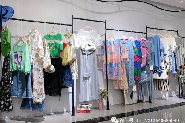 达拉达女装店铺展示