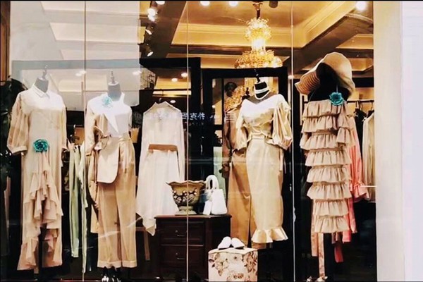 亚虎女装店铺形象