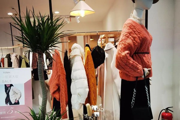 香妲儿女装店铺展示