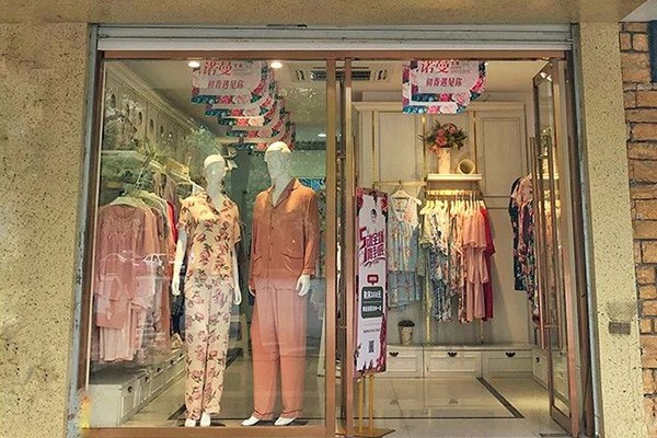 诺曼蒂克内衣店铺展示