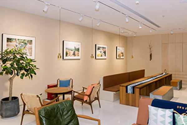 绽放女装店铺展示