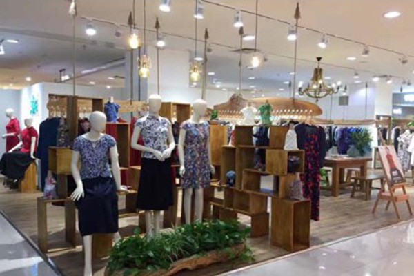 布符女装店铺形象