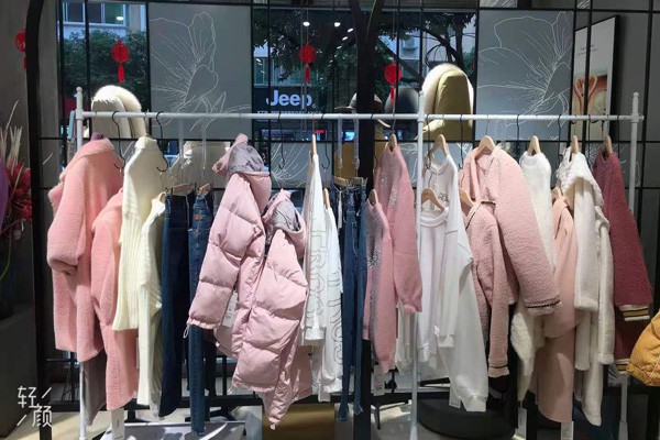 觅瑞女装店铺展示