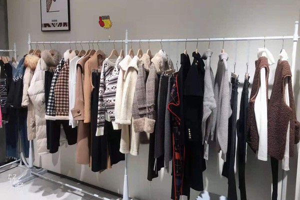 觅瑞女装店铺展示