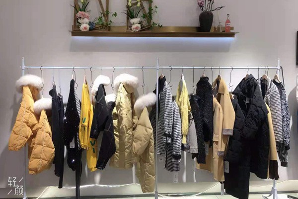 觅瑞女装店铺展示