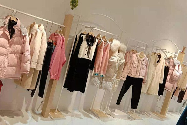 觅瑞女装店铺展示