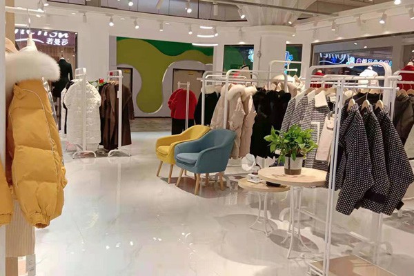觅瑞女装店铺展示