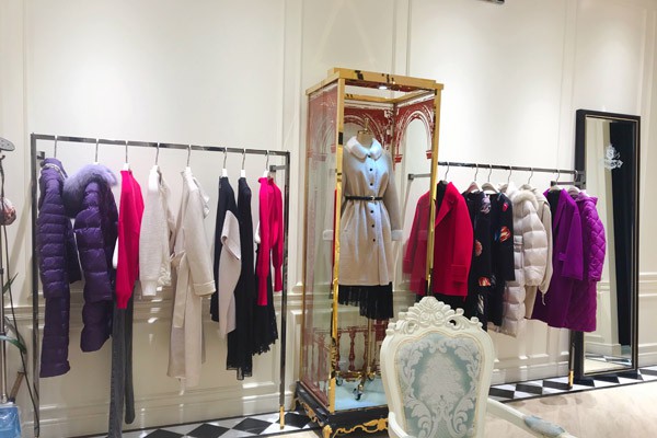臣枫女装店铺展示