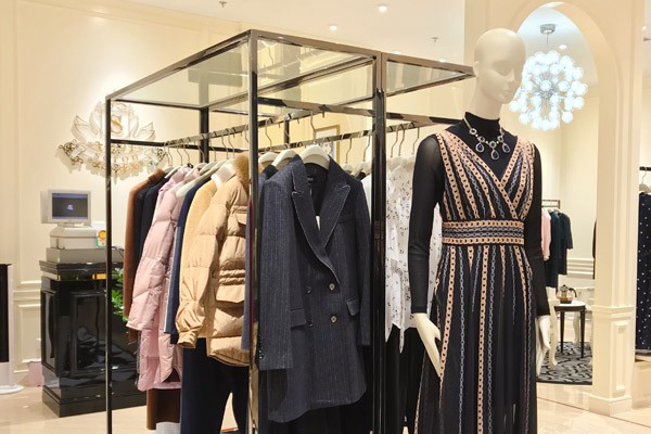 臣枫女装店铺展示