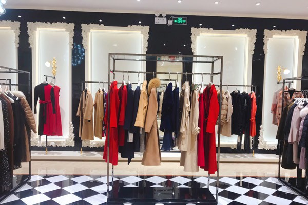 臣枫女装店铺展示