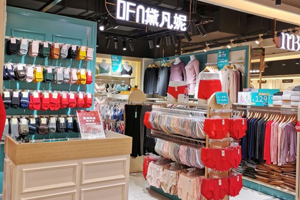 黛凡妮内衣店铺展示