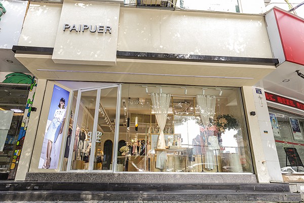 拍普儿女装店铺展示