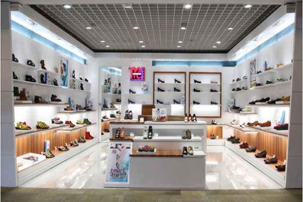 马内尔鞋帽店铺展示