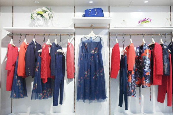 林枝梅女装店铺展示