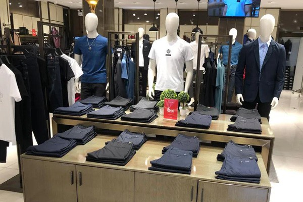 非莱男装店铺展示
