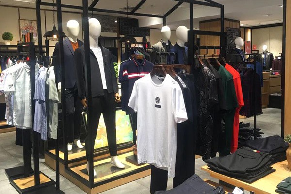非莱男装店铺展示