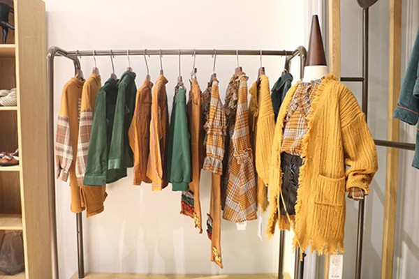 宝儿汪童装店铺形象