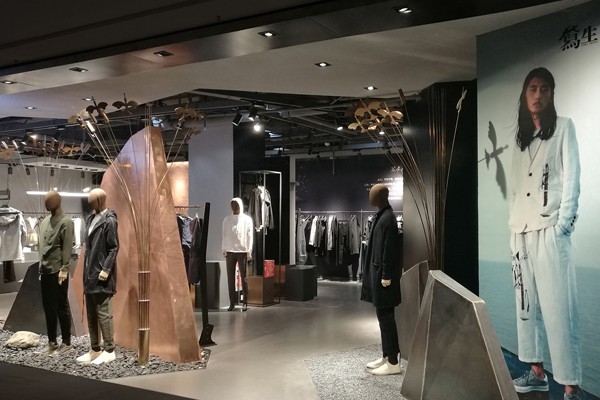 写生男装店铺展示