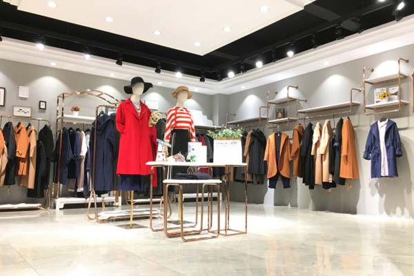 阳光里的汀兰女装店铺展示