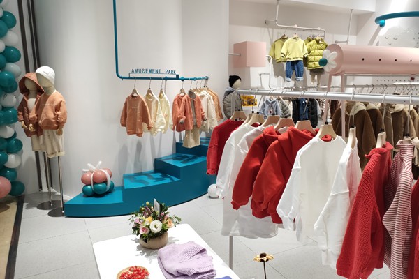 布兰卡童装店铺展示