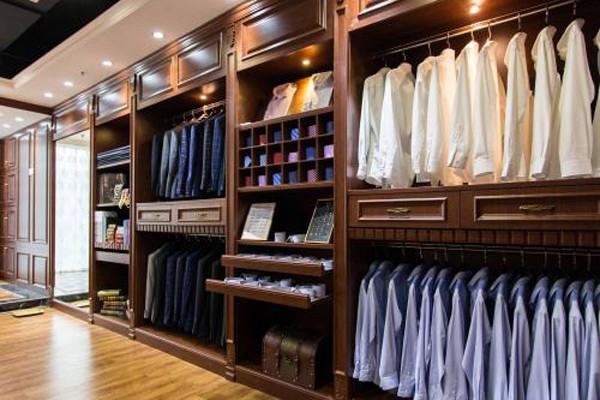 宛溢YIGAO男装店铺展示