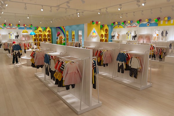 世纪童话童装店铺展示