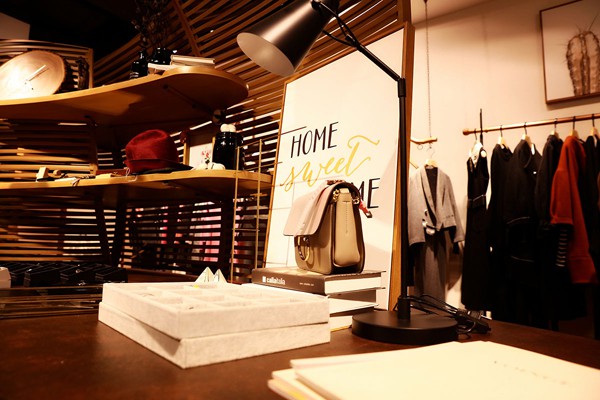 安所女装店铺展示