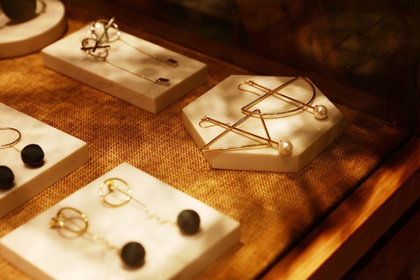 安所女装店铺展示