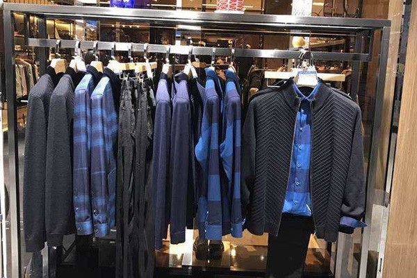 玛珂.爱萨尼男装店铺展示