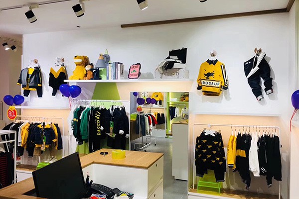 辛巴娜娜童装店铺展示