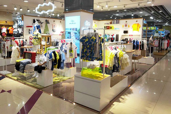 辛巴娜娜童装店铺展示