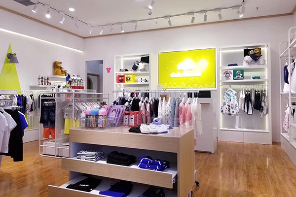 辛巴娜娜童装店铺展示