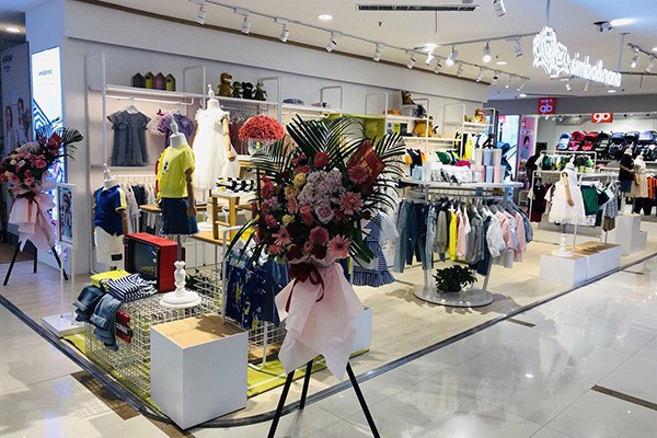 辛巴娜娜童装店铺展示