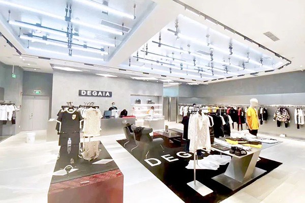 迪嘉雅休闲装店铺展示