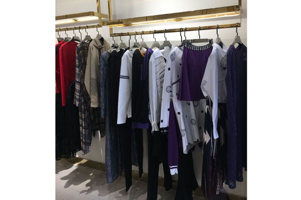 莎梵娜Savina女装店铺形象