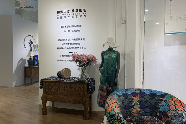 雀云裳女装店铺形象