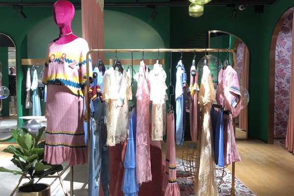 欧蔻女装店铺展示