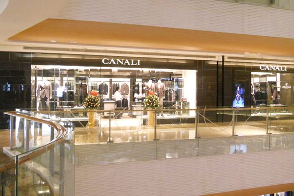 康纳利男装店铺展示