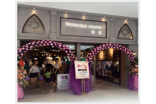也色女装店铺展示