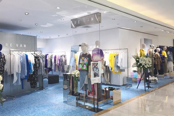RE'VAN女装店铺形象