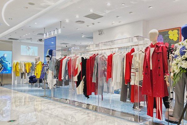 RE'VAN女装店铺形象