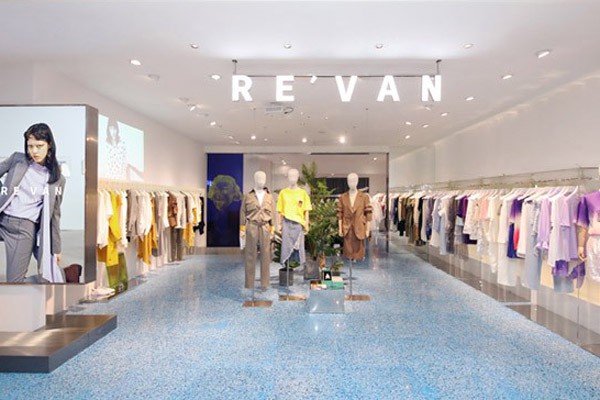 RE'VAN女装店铺形象