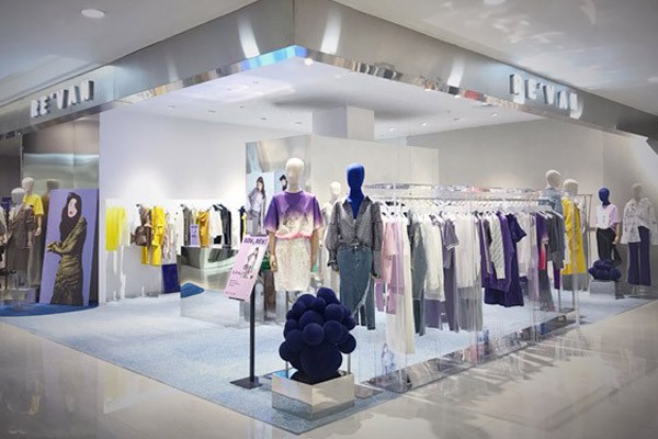 RE'VAN女装店铺展示