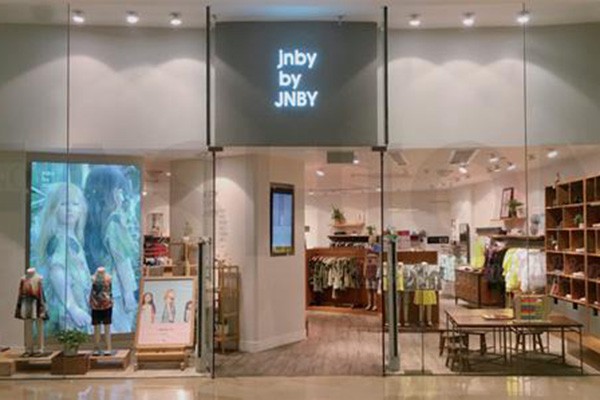 小江南布衣童装店铺展示