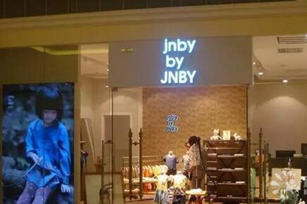 小江南布衣童装店铺展示