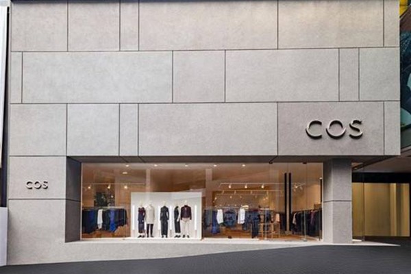 COS休闲装店铺展示
